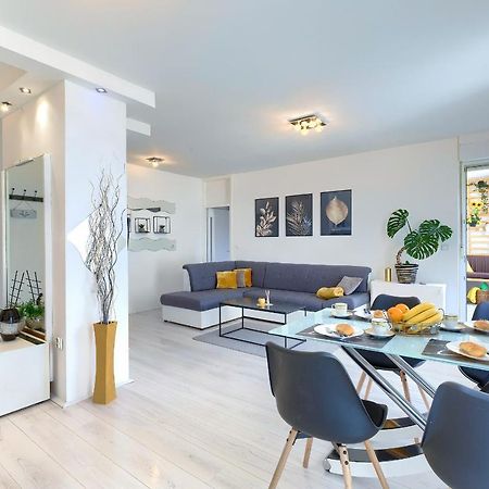 Seny Gold Apartment Pula Exterior photo