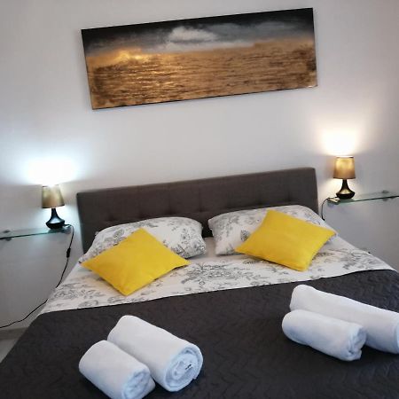 Seny Gold Apartment Pula Exterior photo