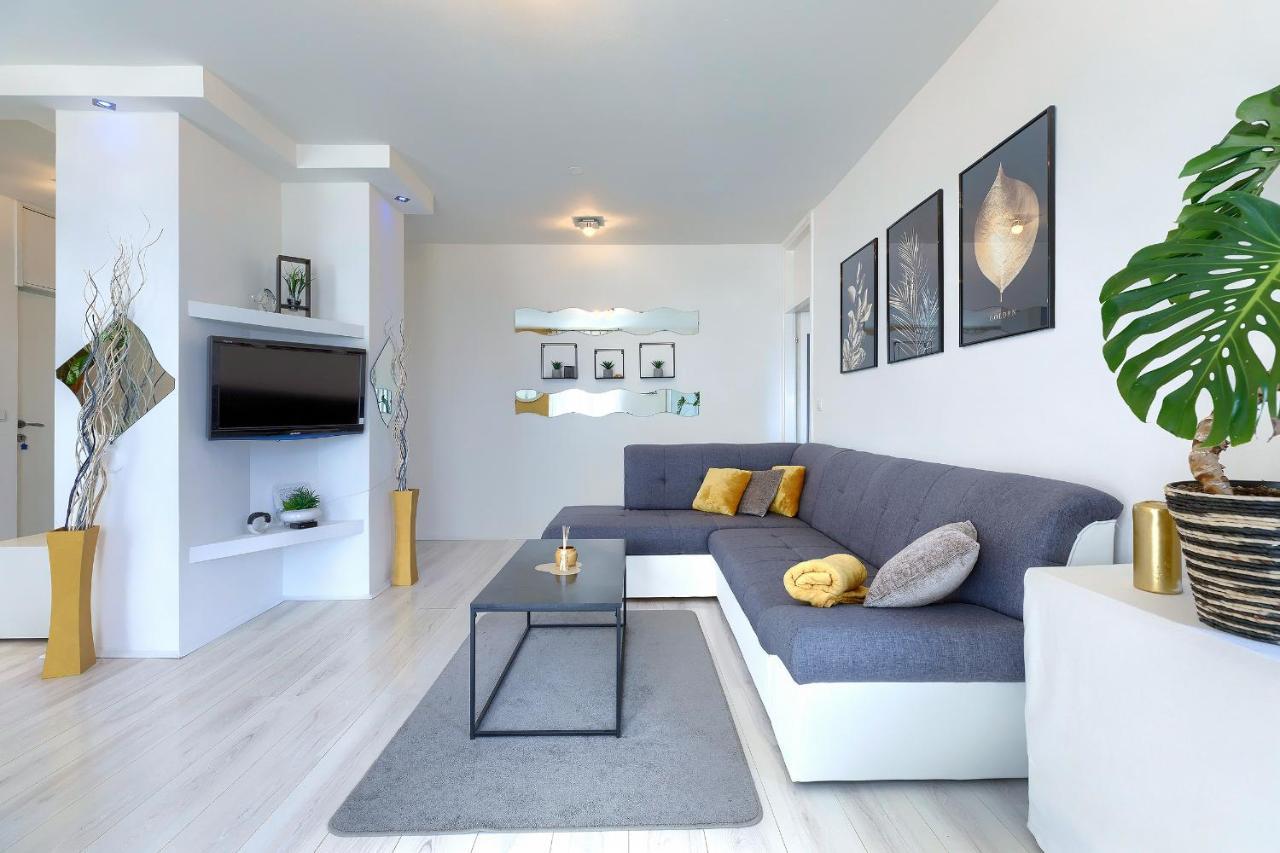 Seny Gold Apartment Pula Exterior photo
